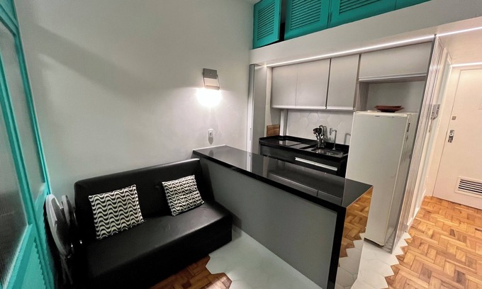 Copacabana Apartment | NOTABLE SMALL !Copacabana - WiFi 10M, view of sea and christ, cable TV - max 4 people