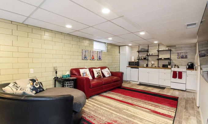 Manhattan Apartment | "Note"able Nook Suites