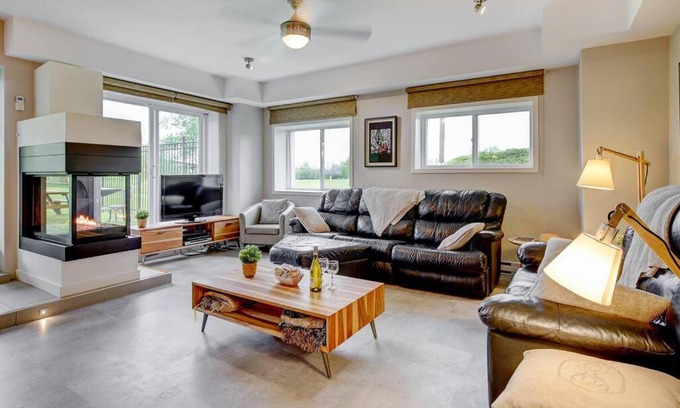 Chateau-Richer Apartment | Nouveau - Bord de fleuve, Mont Sainte-Anne et + !