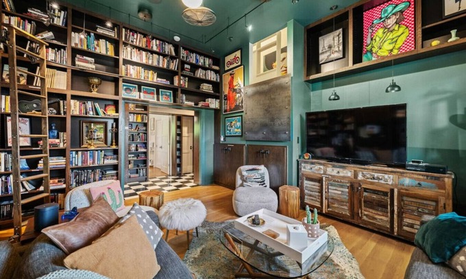 Greater South River City House | Novel Retreat | Hot Tub | Sauna | Library | SoCo