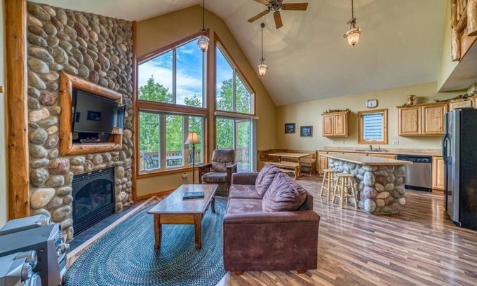 Biwabik Villa | Now Available! Comfortable 4 bed /3 bath lakeside villa close to the action