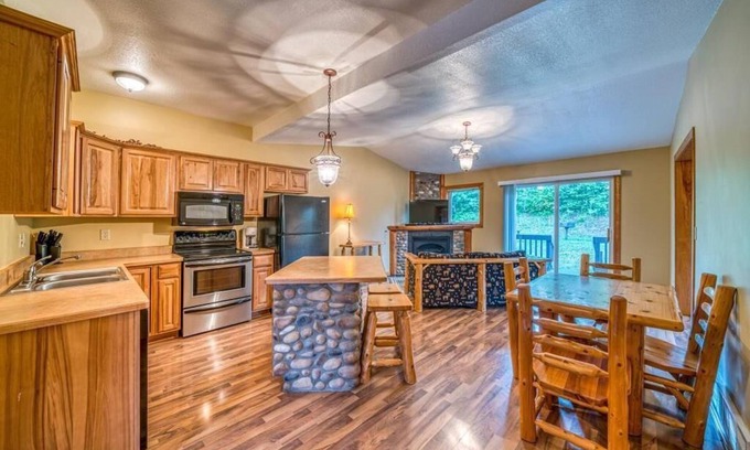 Biwabik Villa | Now Available! Comfortable 2 bed /2 bath /2 kitchen Condo close to the action