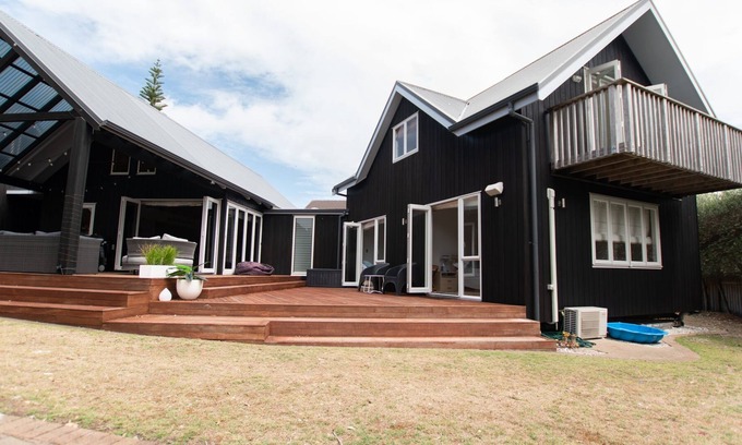 Omaha House | Now available for Anniversary and Waitangi long weekends!!!