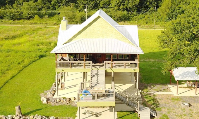 Glenwood Cabin | NOW AVAILABLE.HIGHLIFE RIDGE ON THE CADDO RIVER WITH BREATHTAKING VIEWS!