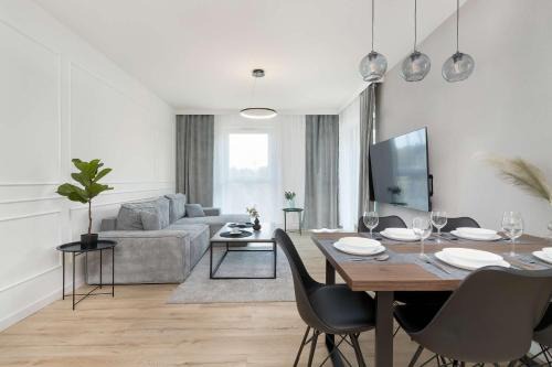 Nowy Port Apartment | Nowa Letnica Apartment with Balcony & Parking Arena Gdańsk by Noclegi Renters