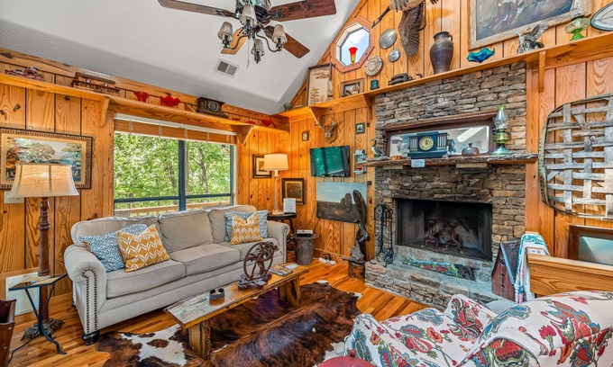 Mentone Cabin | nSpectacular Mountain Top cabin Amazing Views Large Balcony With Low Rates