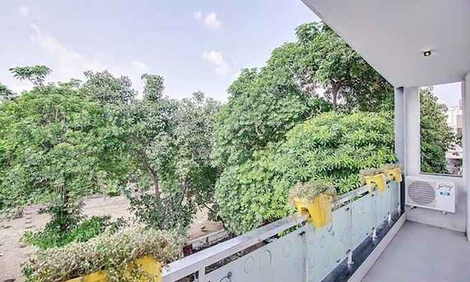Sushant Lok House | NUAB House-1B Fortis/MAX/Paras/Medanta/HUDA Metro