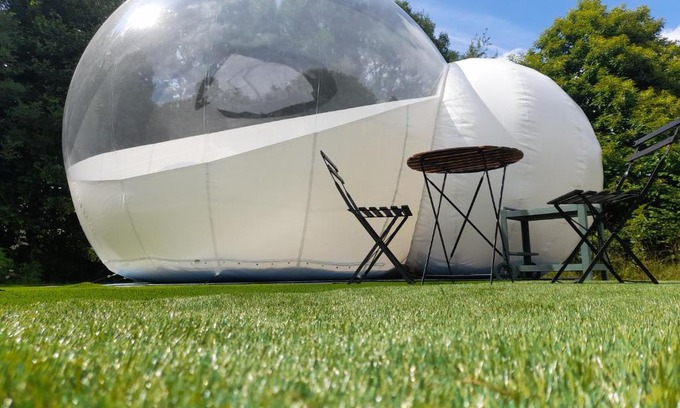 Saint-Jean-d'Elle Other | Nuit insolite dans une bulle avec jacuzzi privatif