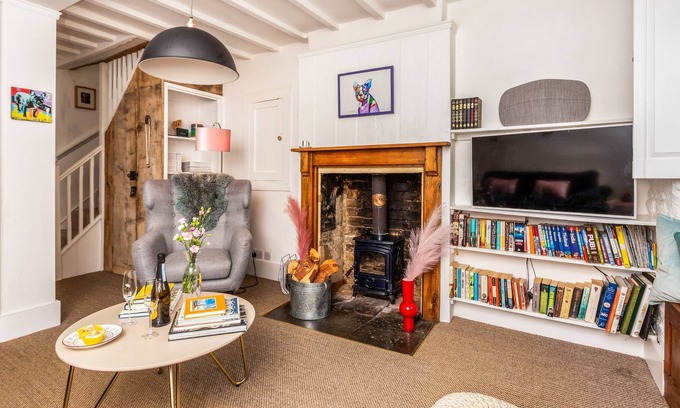 Blockley Cottage | Number 11 - a cotswold cottage that sleeps 3 guests in 2 bedrooms
