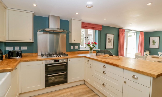Malvern Cottage | NUMBER 29, pet friendly, luxury holiday cottage in Malvern