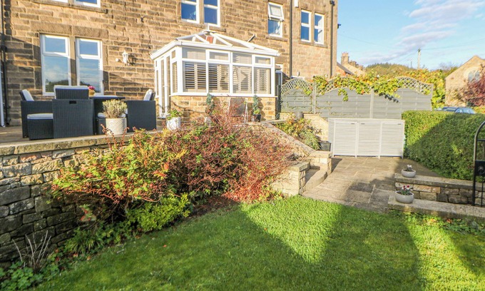 Two Dales House | NUMBER 4 WESTMORELAND, romantic, with a garden in Two Dales