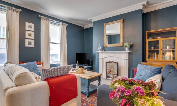 Whitby Cottage | Number Seventeen