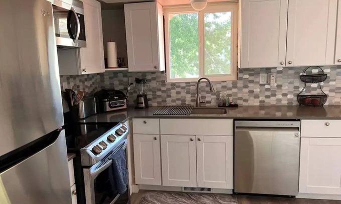 Farmington House | Nuna's Cozy Casetta in Farmington