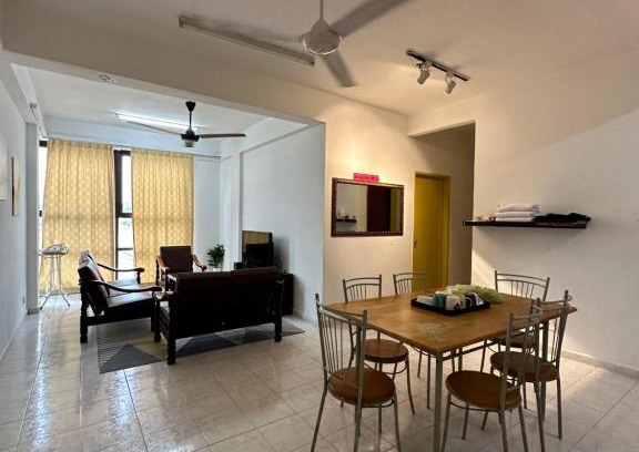 Bukit Baru Apartment | Nur Ahmad FAMILYHOMESTAY BUKIT BERUANG 4 ROOMS Full Apartment FREE WIFI & NETFLIX