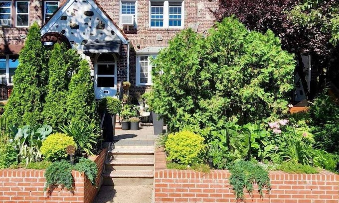 Queens Apartment | NYC Modern Queens 2 beds with patio parking fire pit bbq
