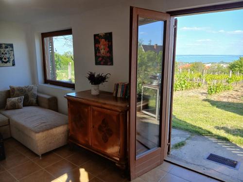 Balatonalmadi House | NyugtatLak