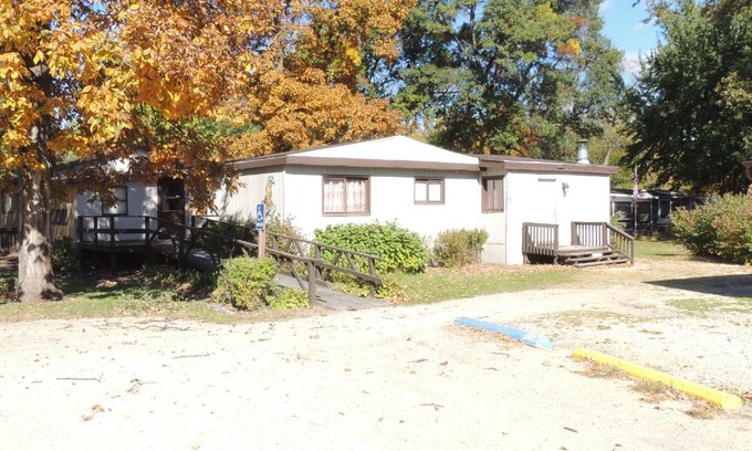 Amboy Resort | O'Connell's RV Campground Two-Bedroom Cottage 36
