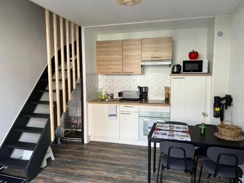 Courseulles-sur-Mer Apartment | "O'Dbark" - duplex 2 étoiles - à 100m de la plage avec jardin