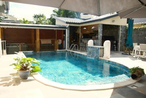Bourg-Murat Apartment | O'Meublés des 2Bois -L'Eucalyptus Piscine chauffée & Spa