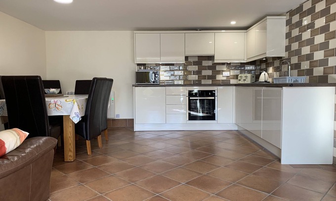 Burgh le Marsh Cottage | Oak Cottage - The Chestnuts Holiday Cottages