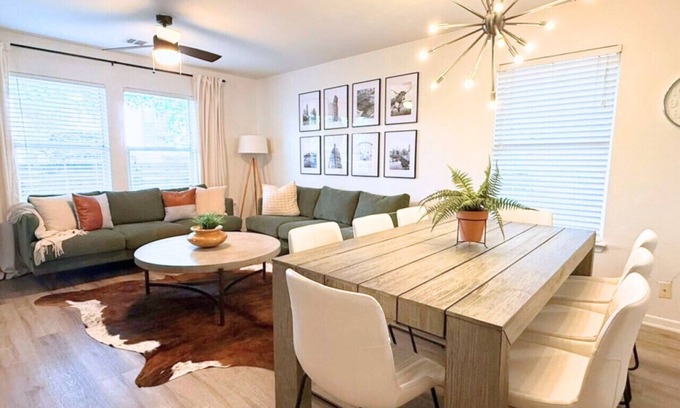 Rosewood House | 'Oak Grove Bungalow'- Private Downtown Bungalow