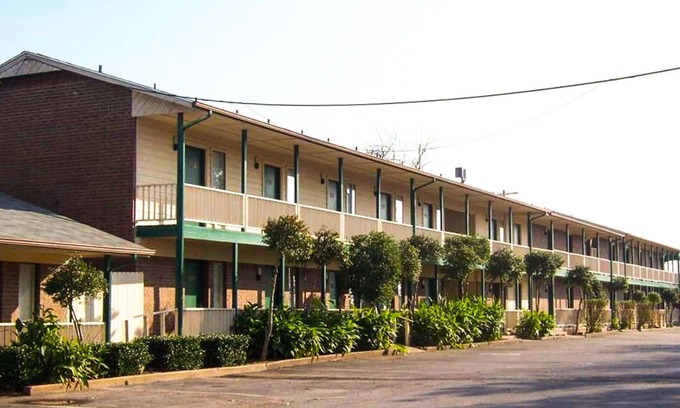 Tahlequah Hotel | Oak Hill Inn & Suites