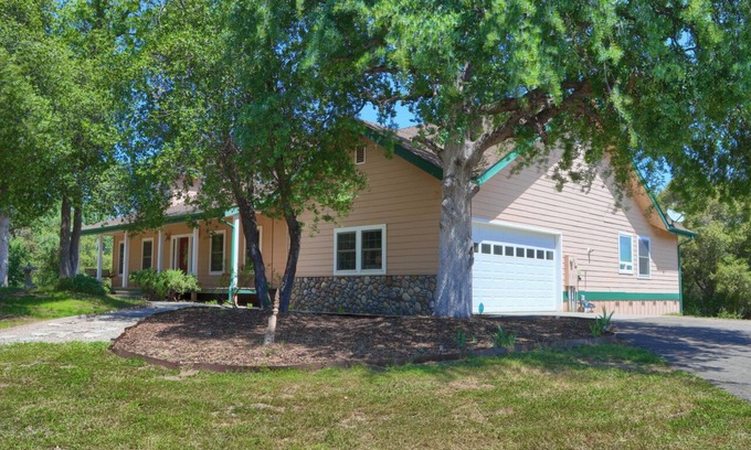 North Fork Apartment | Oak Junction Lodge with Amazing views 4/3 2700+ SF