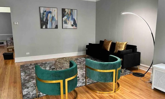 Oak Park Apartment | Oak Park Queen