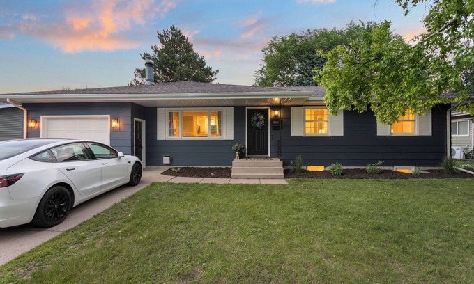 Grand Forks House | Oak Street Haven: Remodeled 3BR Near Grand Forks' Best Spots