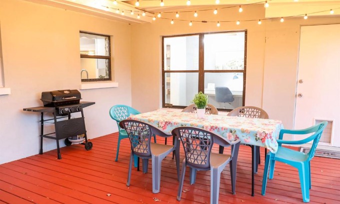 Clearwater House | Oak Terrace - Coastal House, BBQ Grill, Ballpark