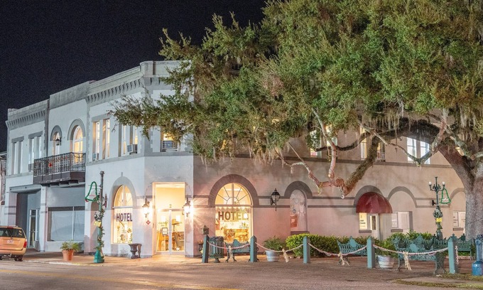 Arcadia Historic District Hotel | Oak Tree Hotel
