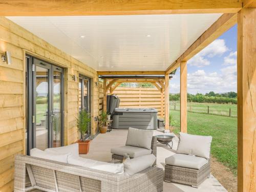 Kington House | Oak Tree Lodge - Uk38383