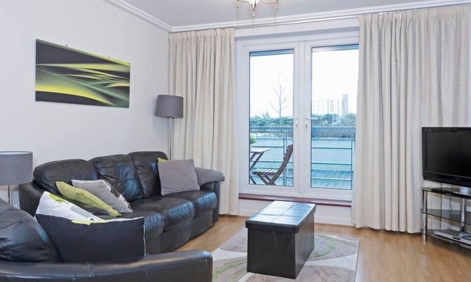 Woking Apartment | Oakdale at Centrium 01