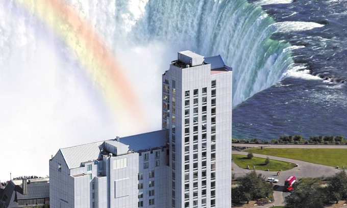 Fallsview Hotel | Oakes Hotel Overlooking the Falls