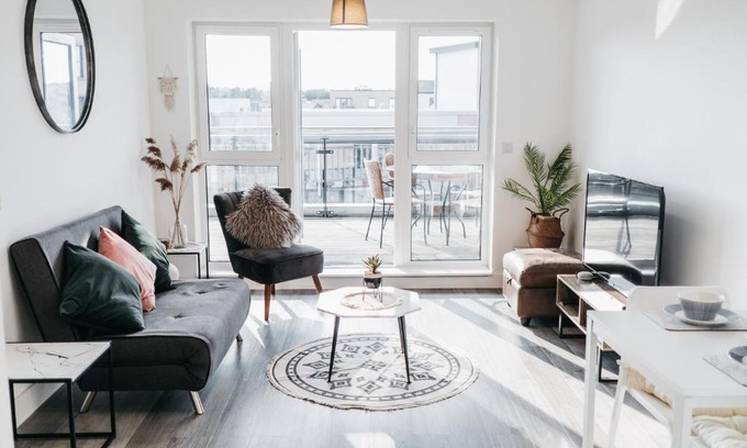 Milton Keynes Apartment | Oakgrove Apartment - 2 Bedroom with Terrance and private parking
