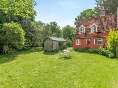 Eye House | Oaklawn Cottage
