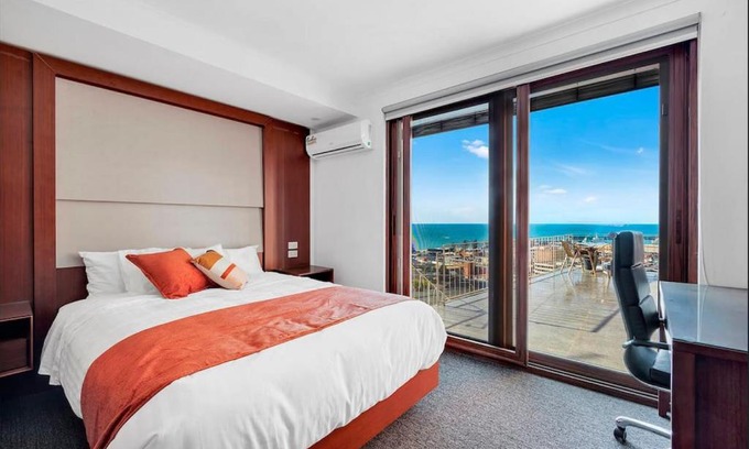 Burnie House | Oakleigh Guest house with Ocean Views - Room 6