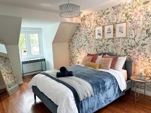 Bronte House | Oakville Retreat - 4 bedroom 5 beds - short walk from the lake