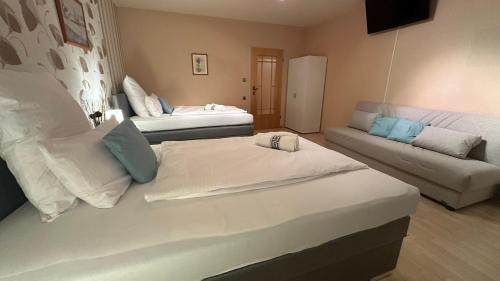 Untermeitingen Apartment | Oase1 mit Parkplatz, Automatische Kaffeemaschine und Küche