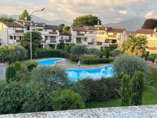 Brebbia Apartment | Oasi Sole Laghi with Pool