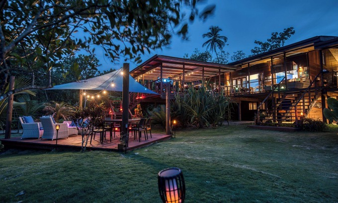 Bocas del Toro Cabin | Oasis Bluff Beach