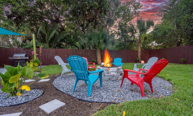 South Middle River House | Oasis on 18th - Lush Backyard + Fire Pit near Beach & Downtown