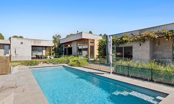 Torquay House | Oasis on Aquarius with Stunning Facilities