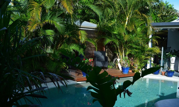 Port Douglas House | Oasis on Nautilus – 2 bed, 2 bath. Heated pool & BBQ, 50m from the Beach,
