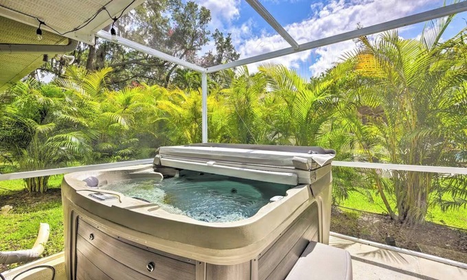 Venice Groves House | Oasis on Nightingale: Screened Pool & Near Beach