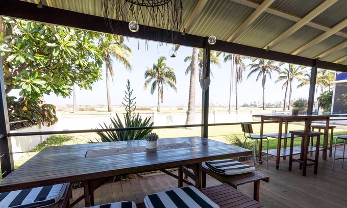 South Carnarvon House | Oasis Waterfront Holiday Home