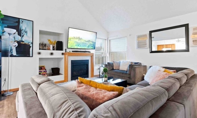 Columbus House | Oasis: Your Beautiful Single-family Home