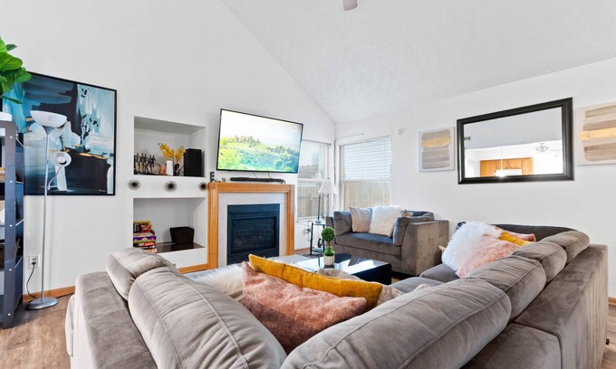 Columbus House | Oasis: Your Beautiful Single-family Home