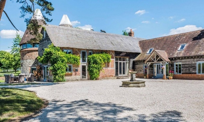 Alton Cottage | Oast House - Otium Wine Estate
