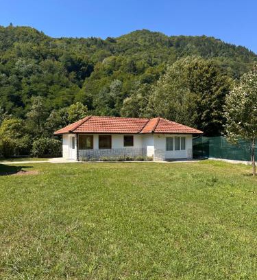Jajce Apartment | Oaza Vrbas - Riverside Bungalow near Jajce